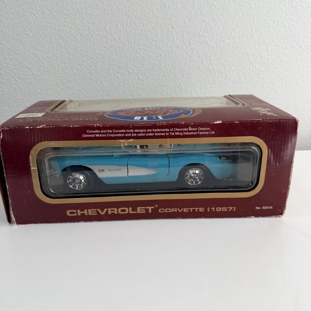 Road Legends 1957 Chevrolet Corvette Blue 1:18 Die-Cast Metal Car 92018